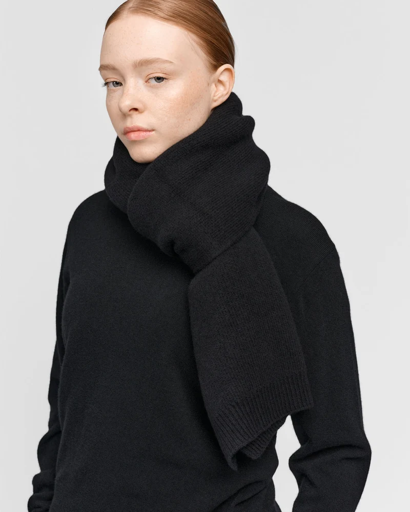 The Unisex Merino Scarf - Black
