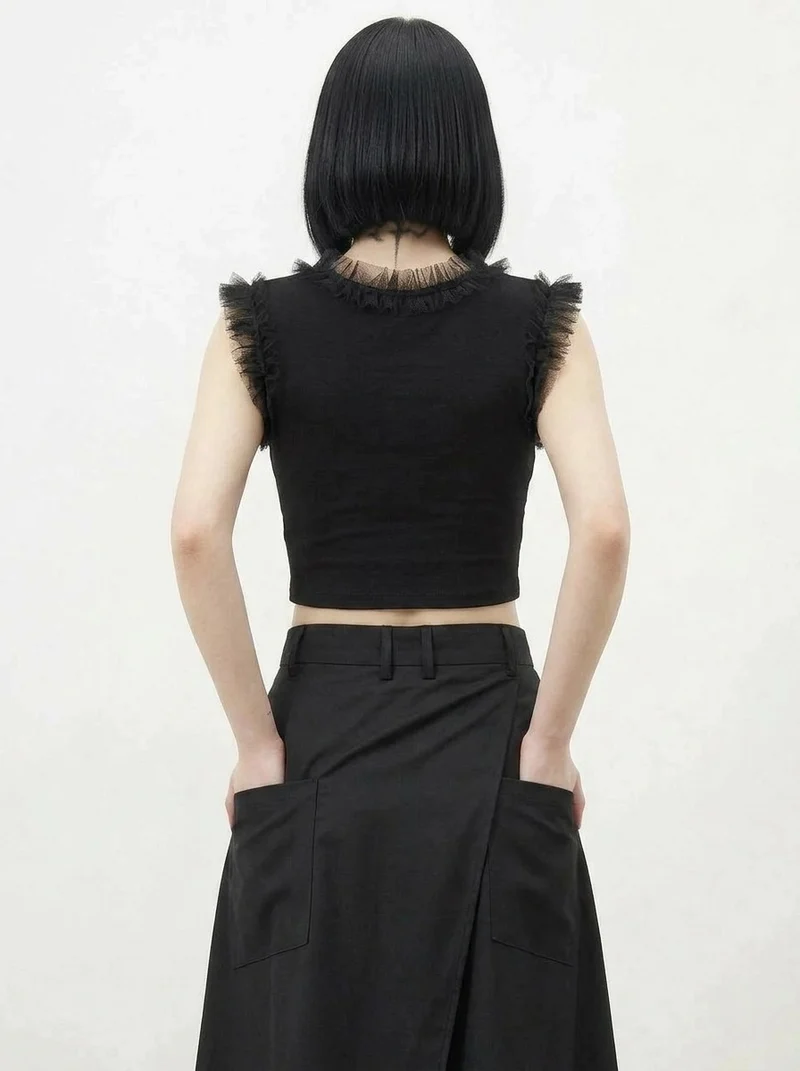 Ruffle Edge Crop Top – Casual Minimal Goth