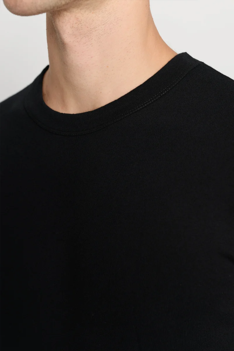The Longsleeve T-Shirt - Black