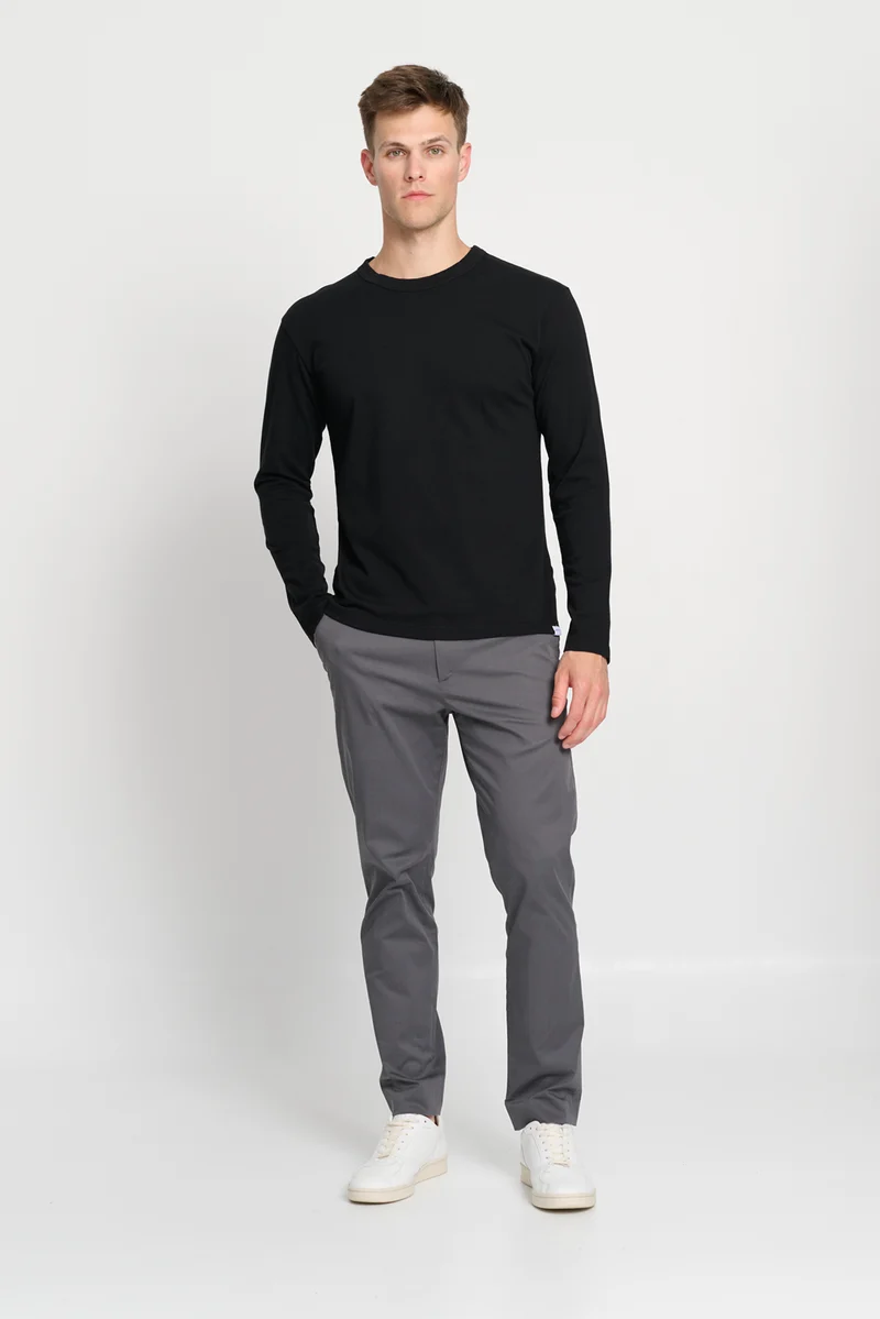 The Longsleeve T-Shirt - Black