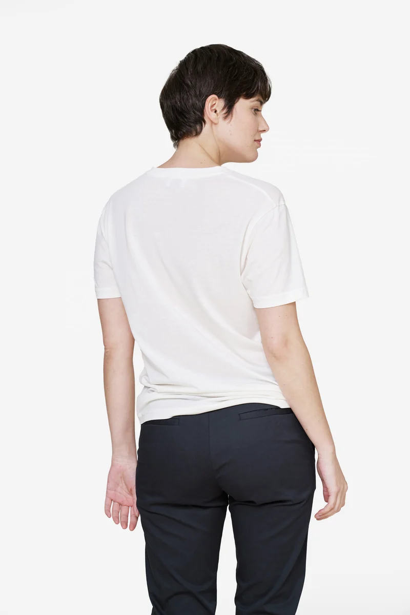 The Unisex Lightweight T-Shirt - Off White