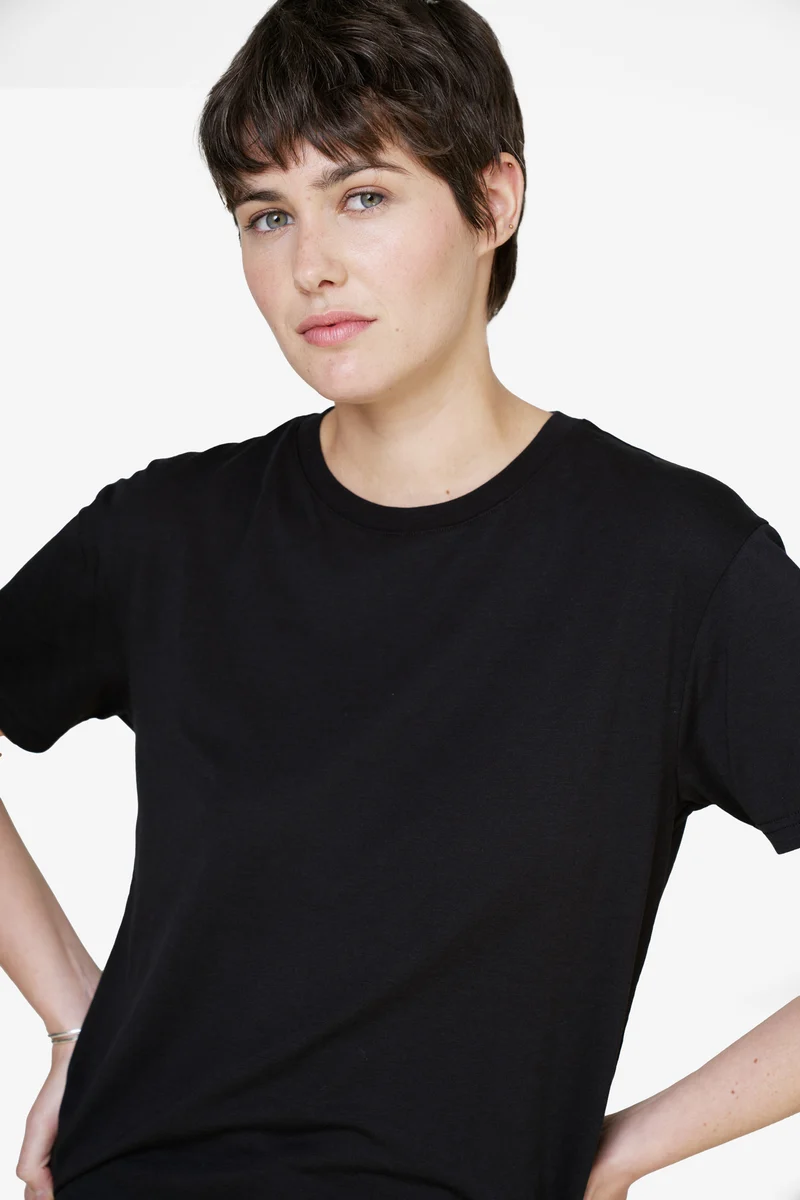 The Unisex Lightweight T-Shirt - Black