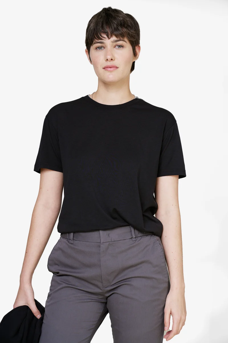 The Unisex Lightweight T-Shirt - Black
