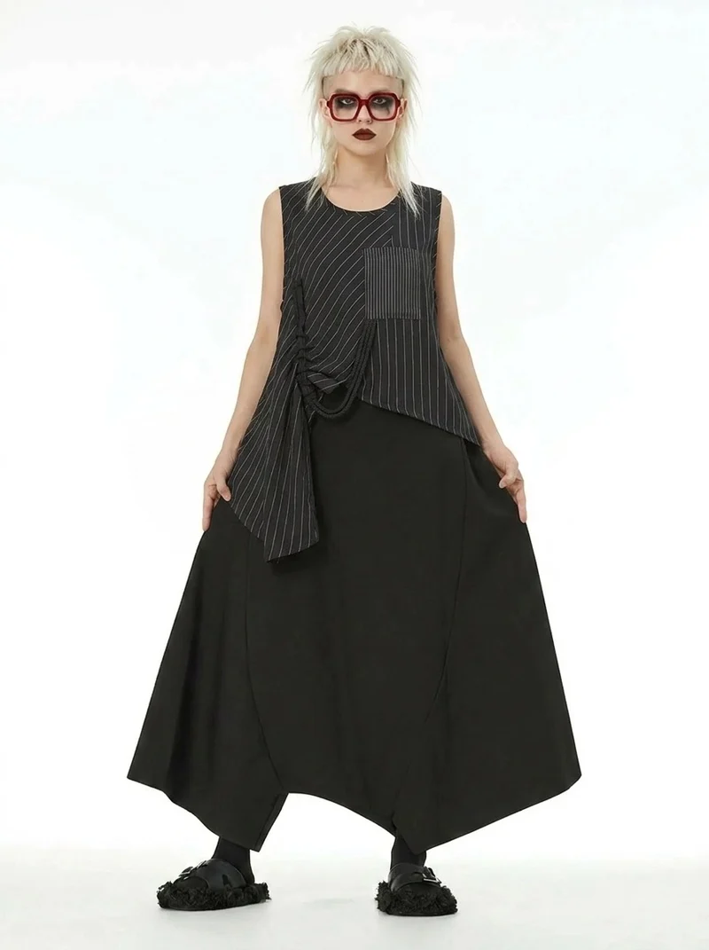 Deep Harem Capri Trousers – Black
