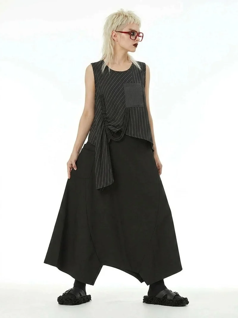 Deep Harem Capri Trousers – Black