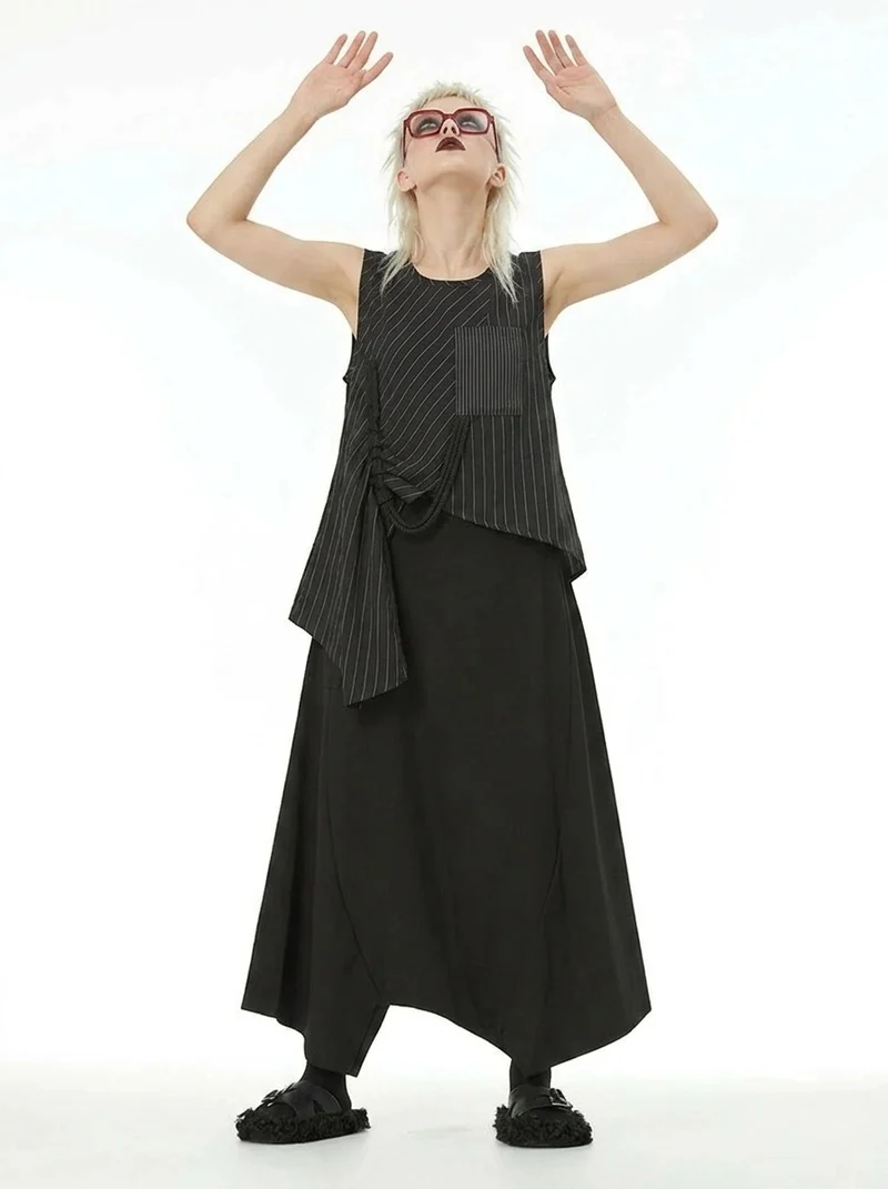 Deep Harem Capri Trousers – Black