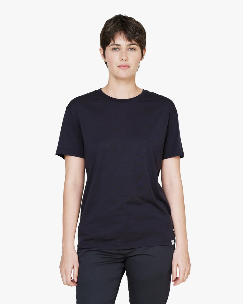 The Unisex Lightweight T-Shirt - Dark Navy