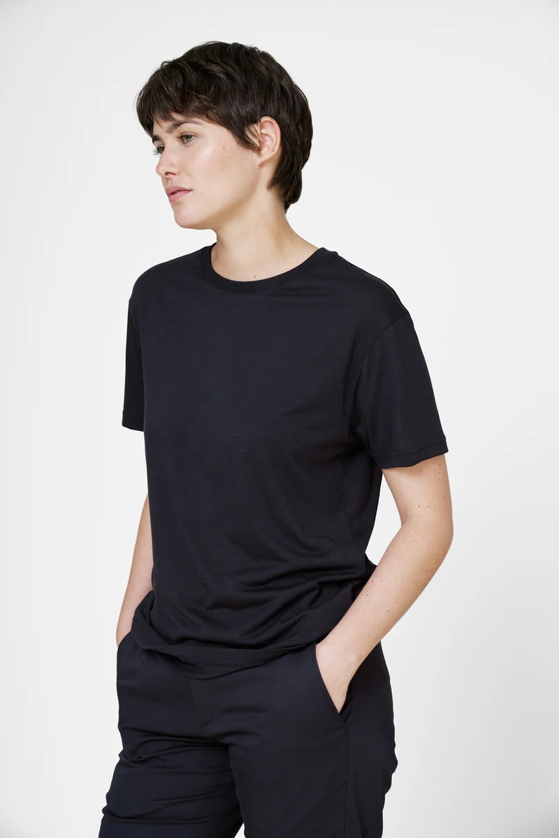 The Unisex Lightweight T-Shirt - Dark Navy