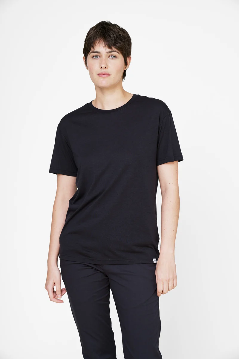 The Unisex Lightweight T-Shirt - Dark Navy