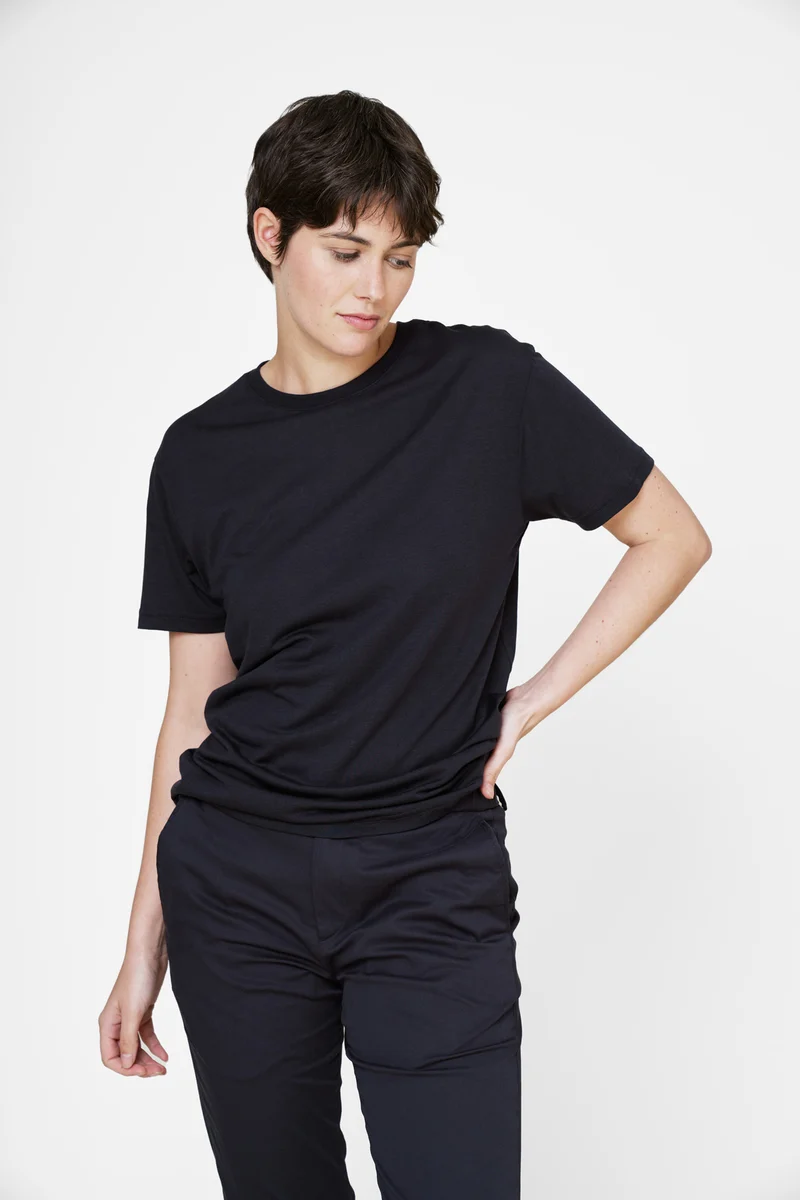 The Unisex Lightweight T-Shirt - Dark Navy