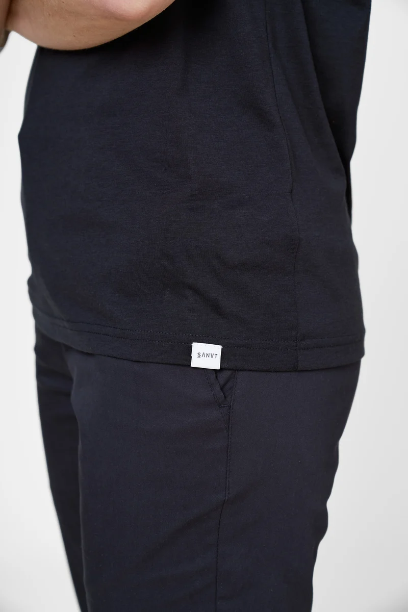 The Unisex Lightweight T-Shirt - Dark Navy