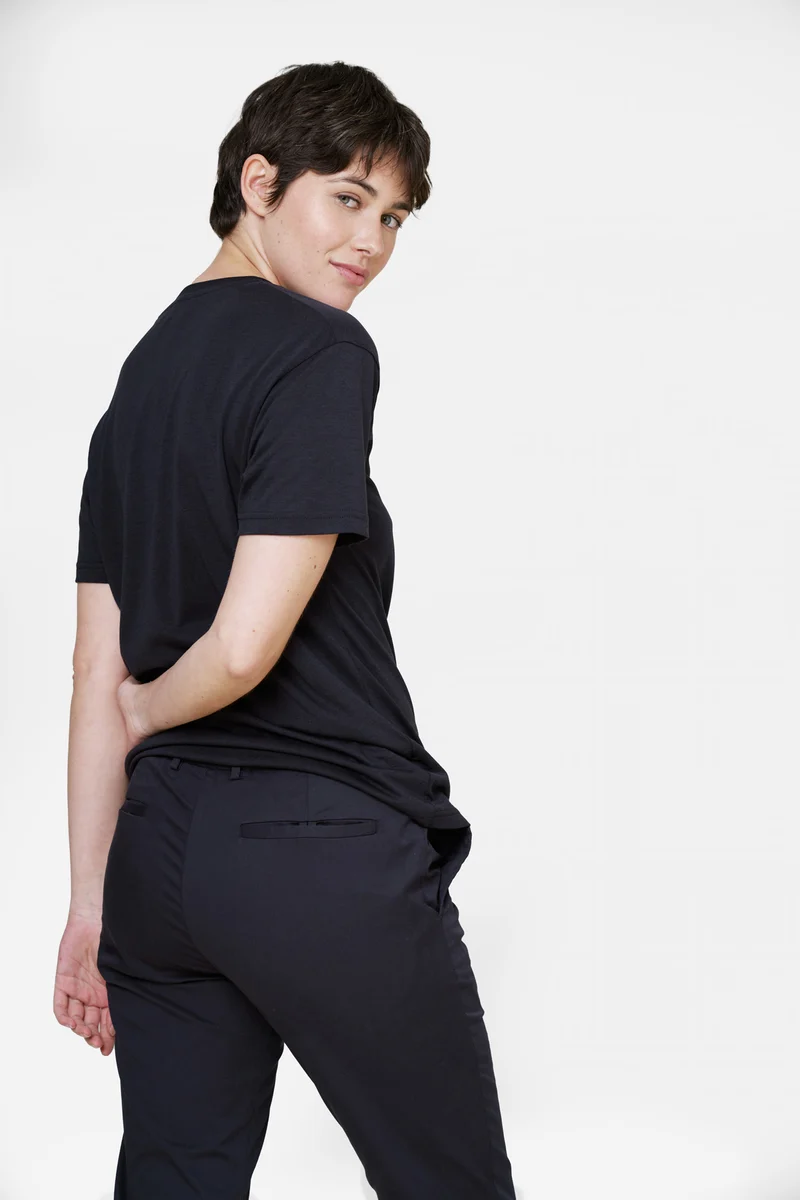 The Unisex Lightweight T-Shirt - Dark Navy
