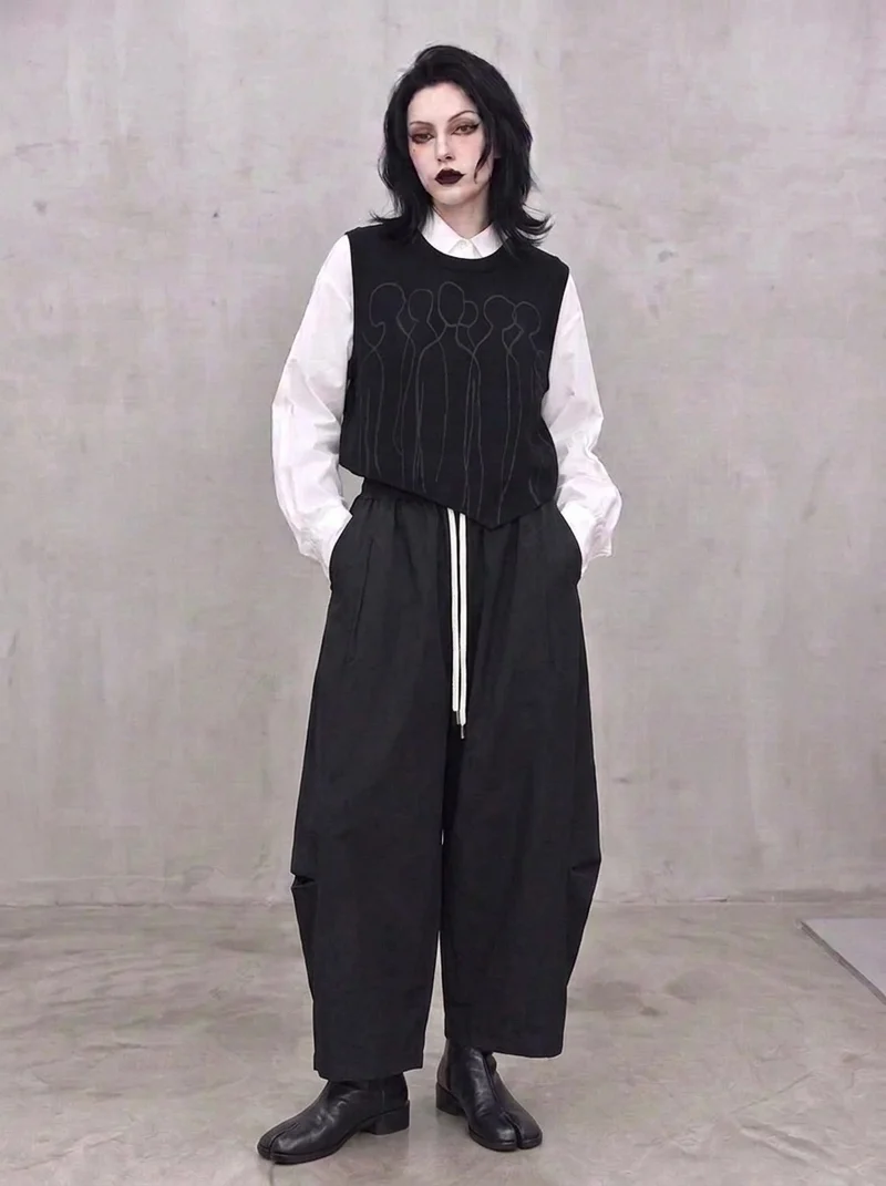 Tonal Figure Knitted Vest – Asymmetric Minimal Goth Sleeveless Knit in Black