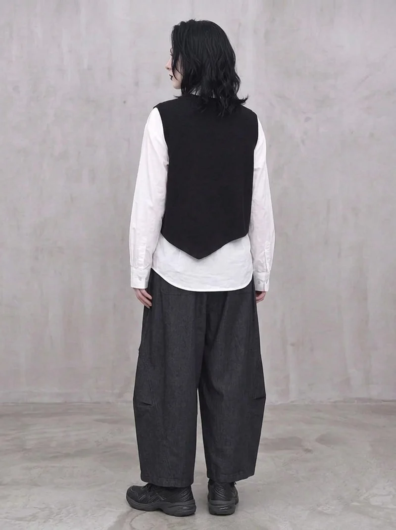 Tonal Figure Knitted Vest – Asymmetric Minimal Goth Sleeveless Knit in Black
