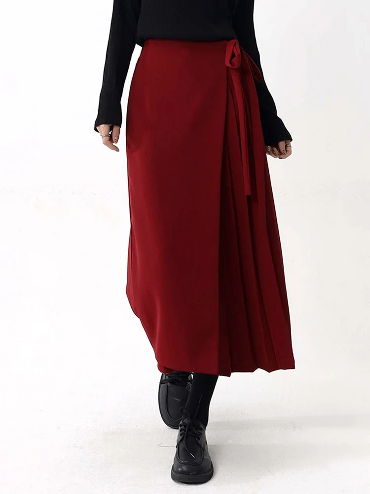 Asymmetrical Overlay Pleated Trousers – Red