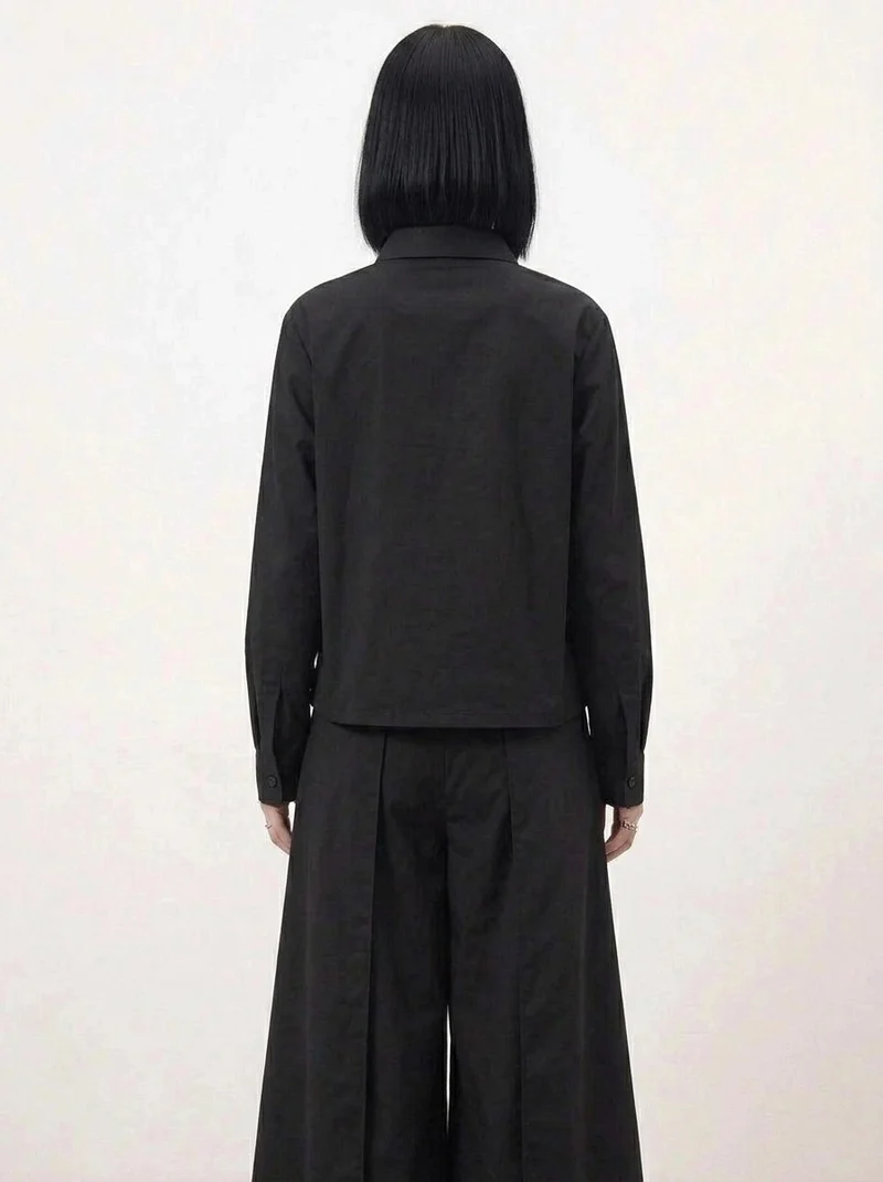 Simple Moderne Black Graphic Blouse – Minimal Cat Motif Button-Up Shirt