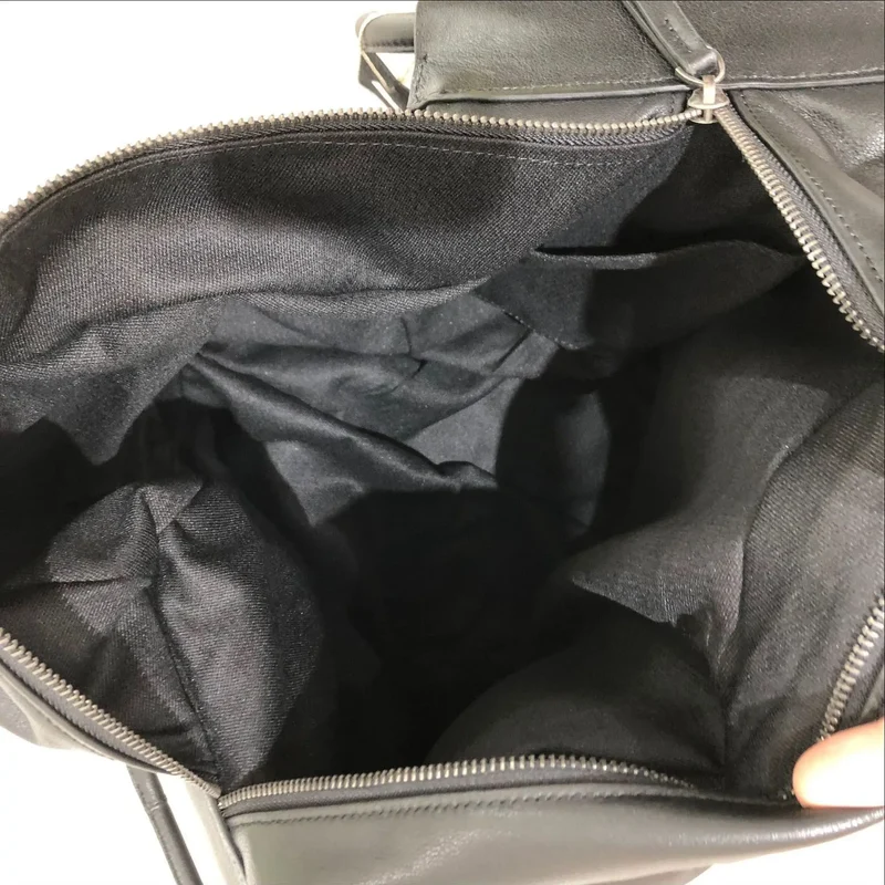Oversized Genuine Leather Tote Bag – Funky Zip Detail & Round Handles