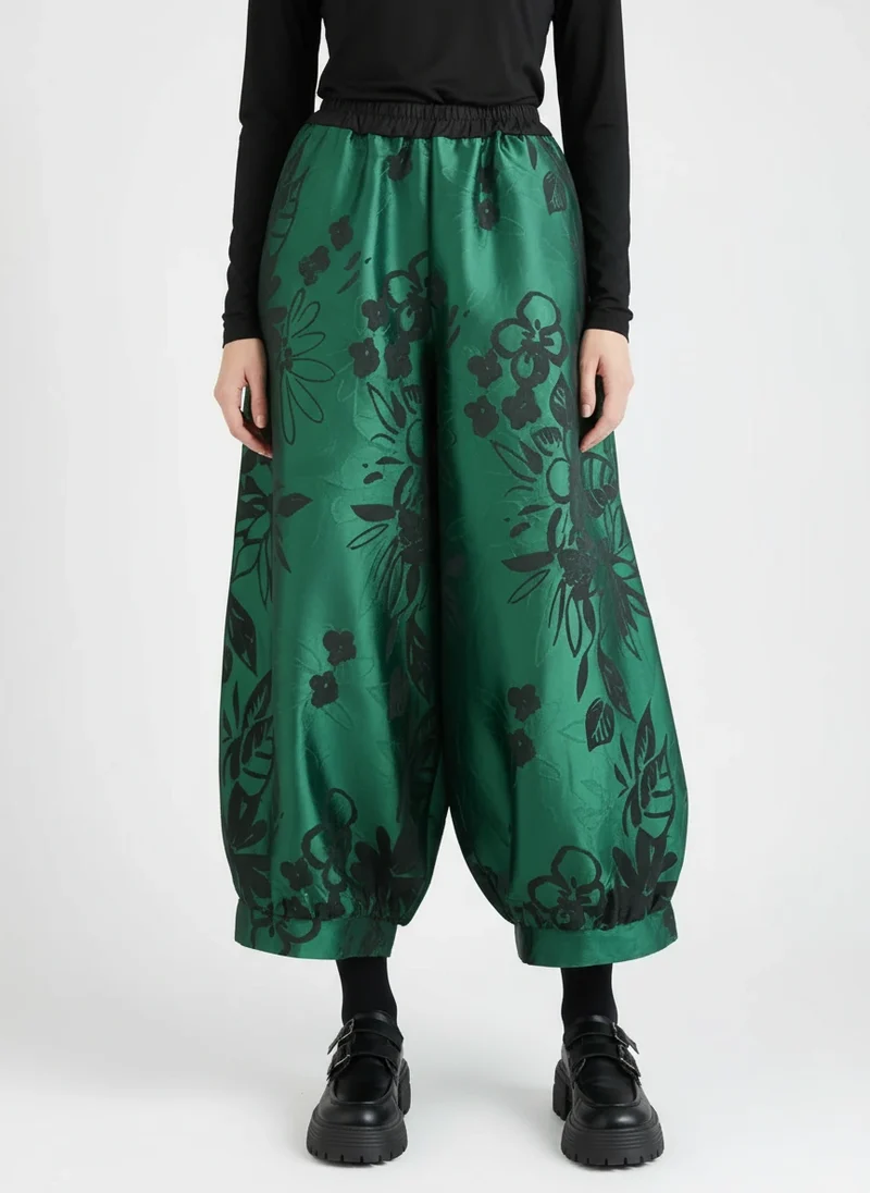 Re-launch Elegant Floral Lantern Pants in Green with Pocket Detail – Relaxed Fit for Modern Style