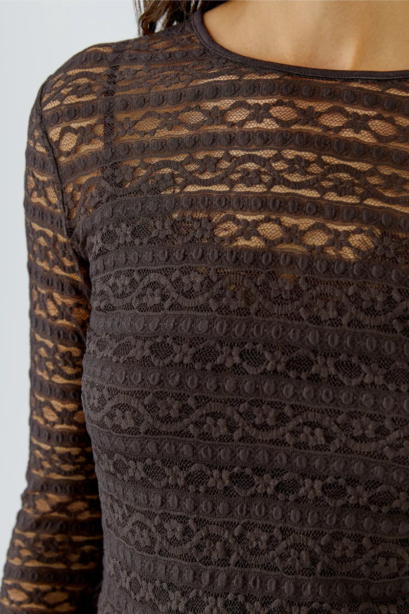Haut ajusté en dentelle