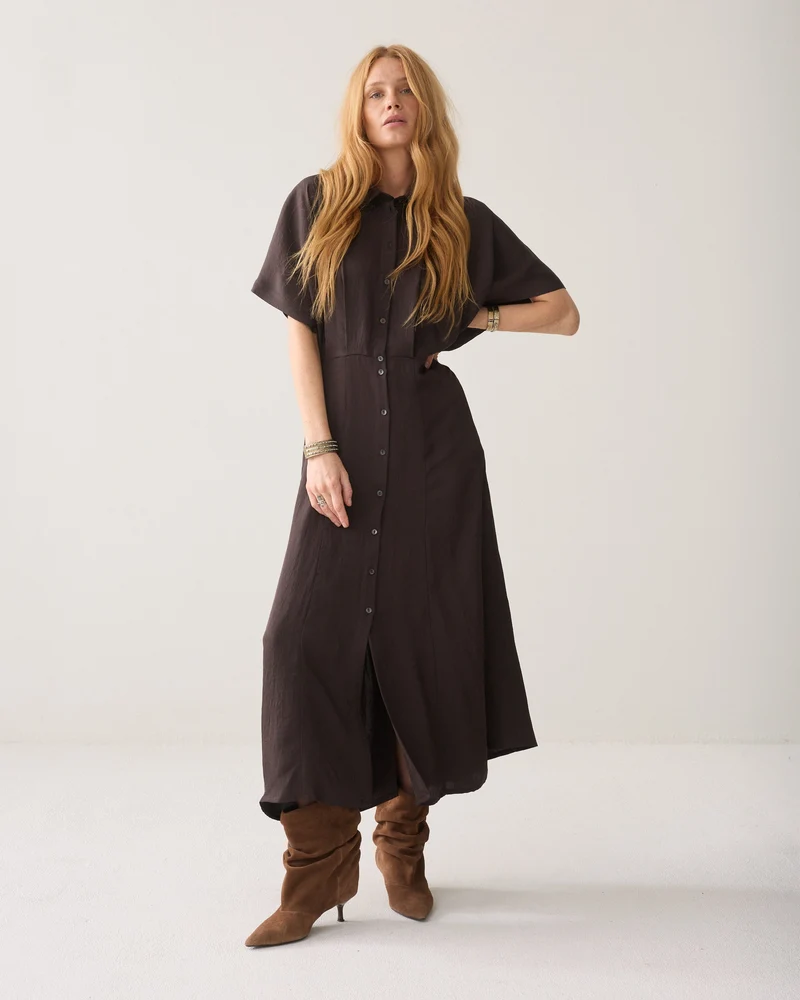 Robe-chemisier lustrée à taille cintrée