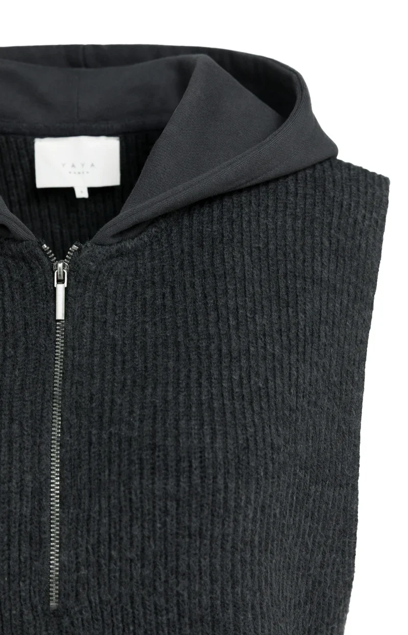 Haut sans manches à capuchon