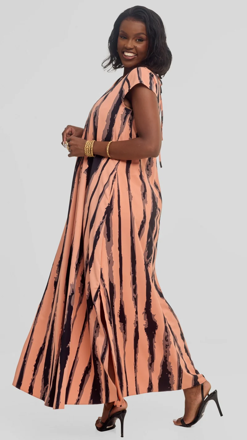 Vivo Kani Cap Sleeve Maxi Dress in Textured Crepe - Peach / Black Tamasha Print