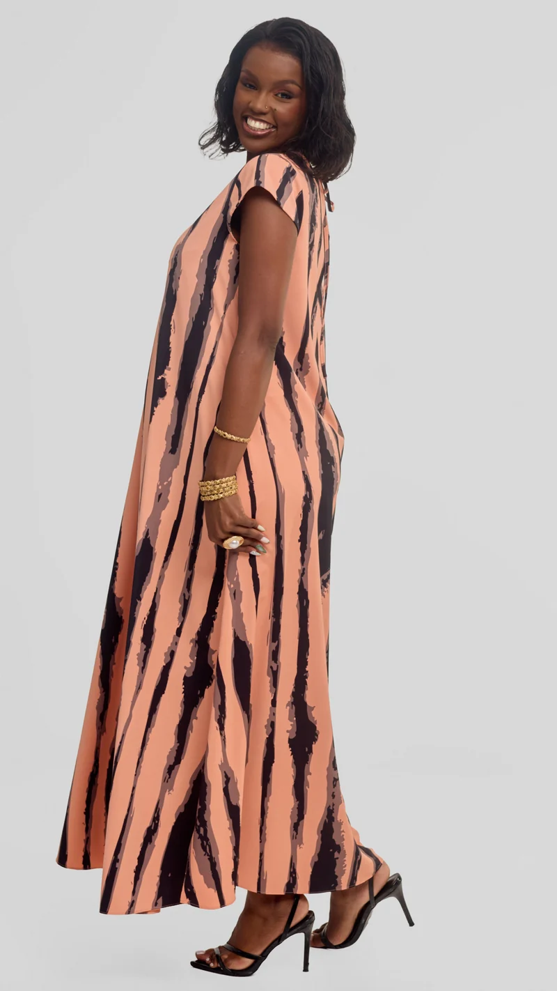 Vivo Kani Cap Sleeve Maxi Dress in Textured Crepe - Peach / Black Tamasha Print