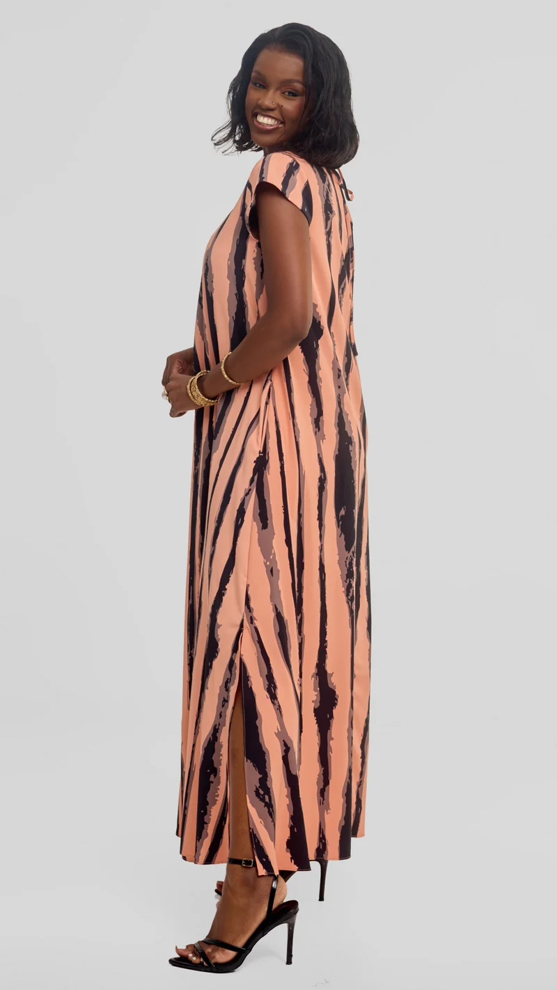Vivo Kani Cap Sleeve Maxi Dress in Textured Crepe - Peach / Black Tamasha Print