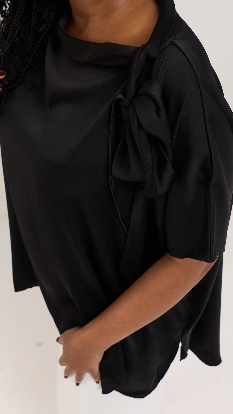 Vivo Takali Tunic Top in Textured Satin - Black