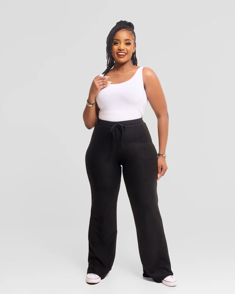 Vivo Selah Straight Pants in Rib Sweater - Black