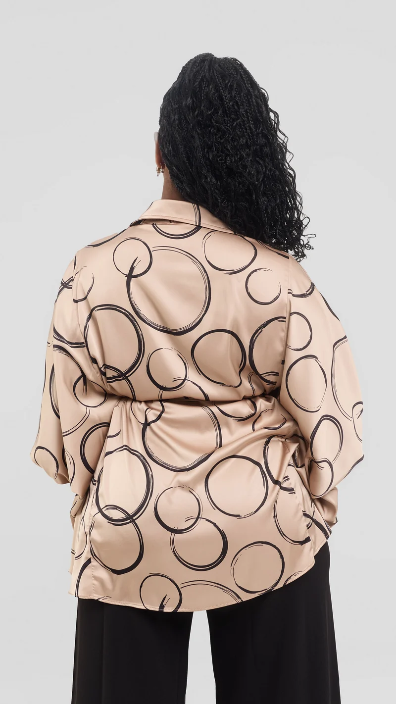 Vivo Loose Shirt in Satin - Taupe / Black Amani Print