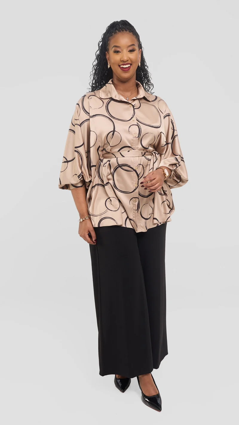 Vivo Loose Shirt in Satin - Taupe / Black Amani Print
