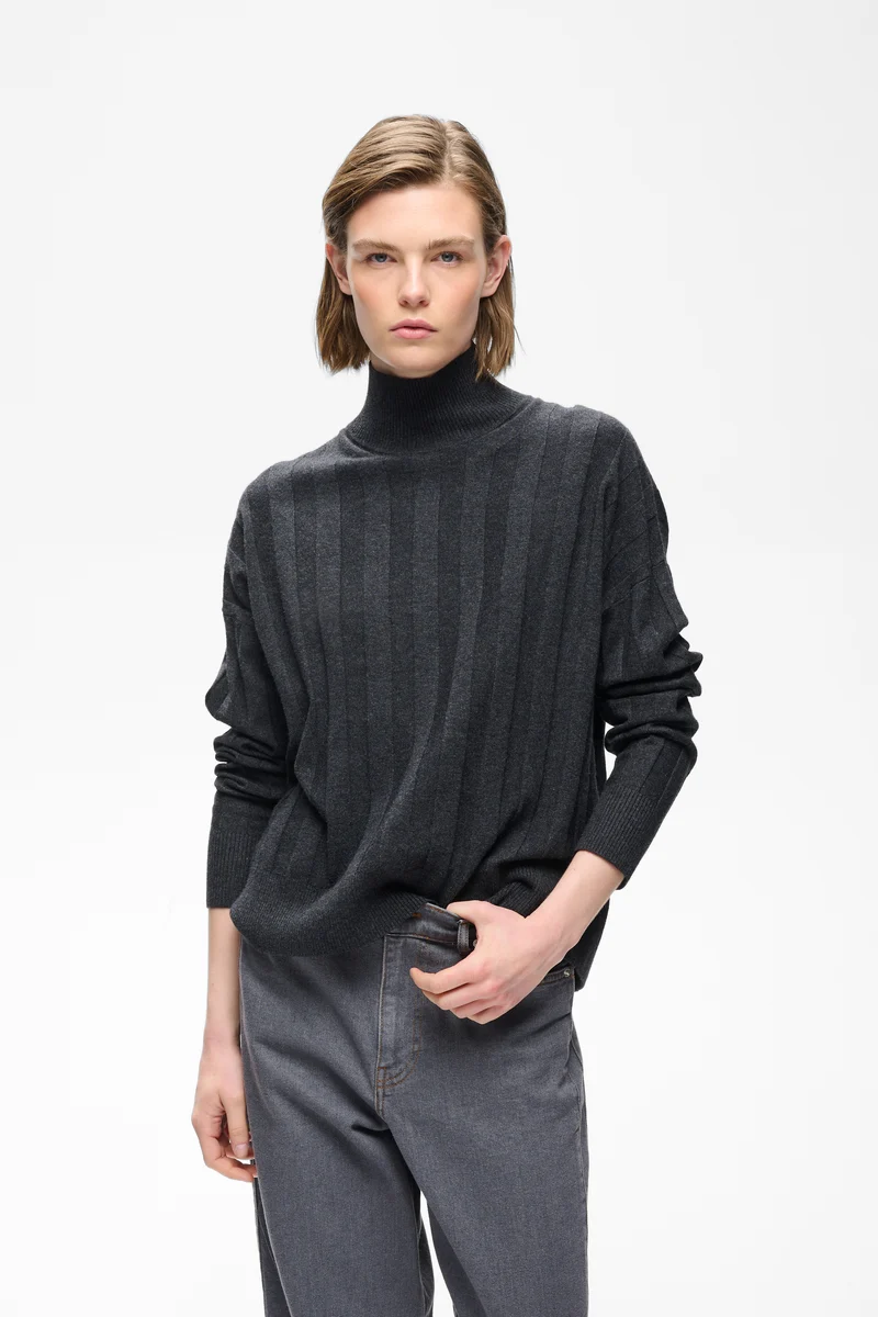 Pull côtelé à col montant Tess Kellsie