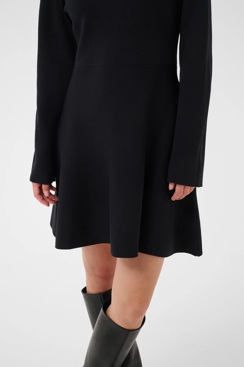 Robe évasée à col roulé Chanise
