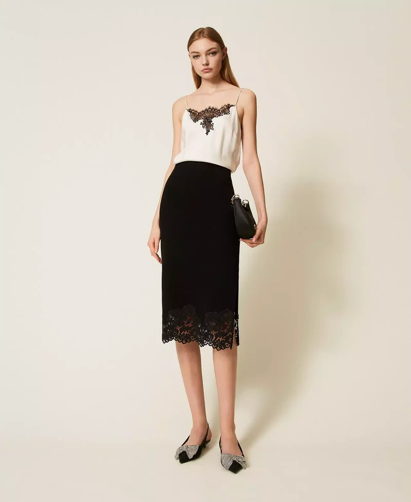 Ensemble pull et jupe midi avec dentelle