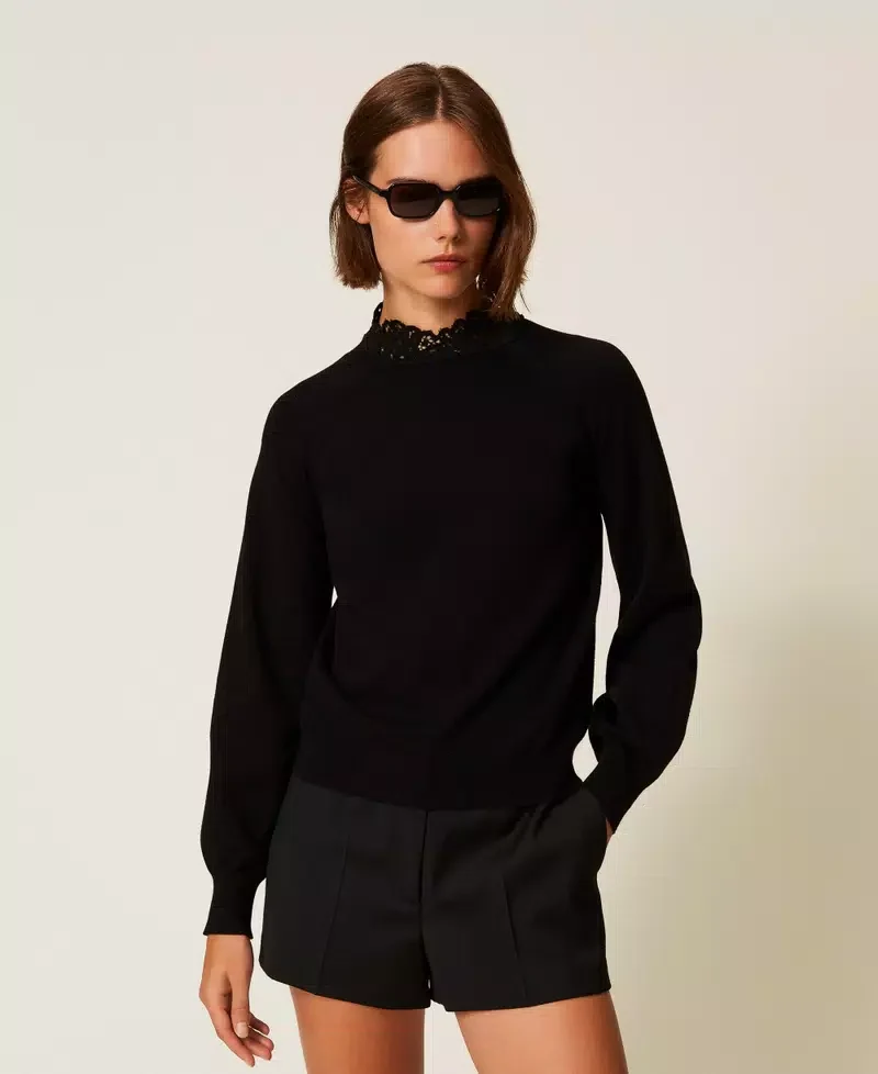 Ensemble pull et jupe midi avec dentelle
