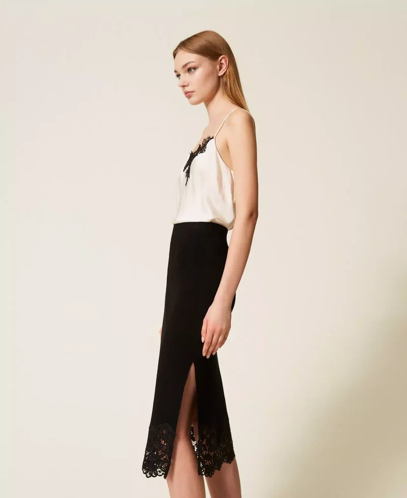 Ensemble pull et jupe midi avec dentelle