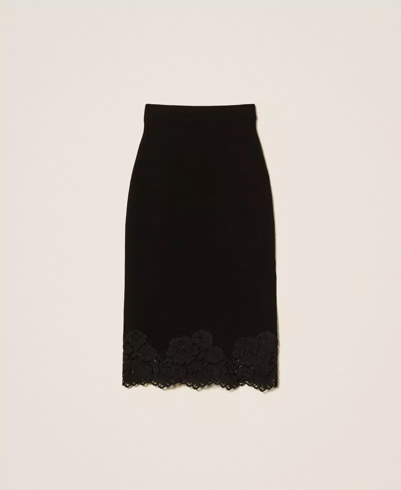 Ensemble pull et jupe midi avec dentelle