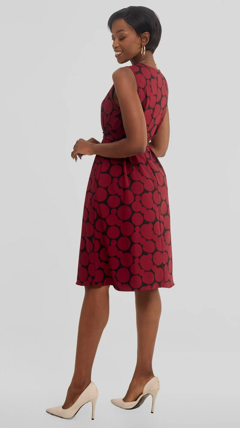 Vivo Niari Sleeveless Tent Dress in Crepe - Maroon / Black Tumi Print