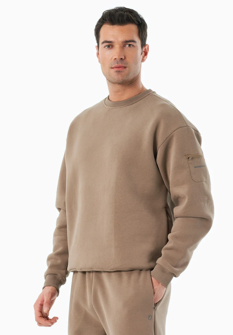 SAYLORR | Essentials Travel Unisex Sweatshirt aus Bio-Baumwolle und recyceltem Polyester