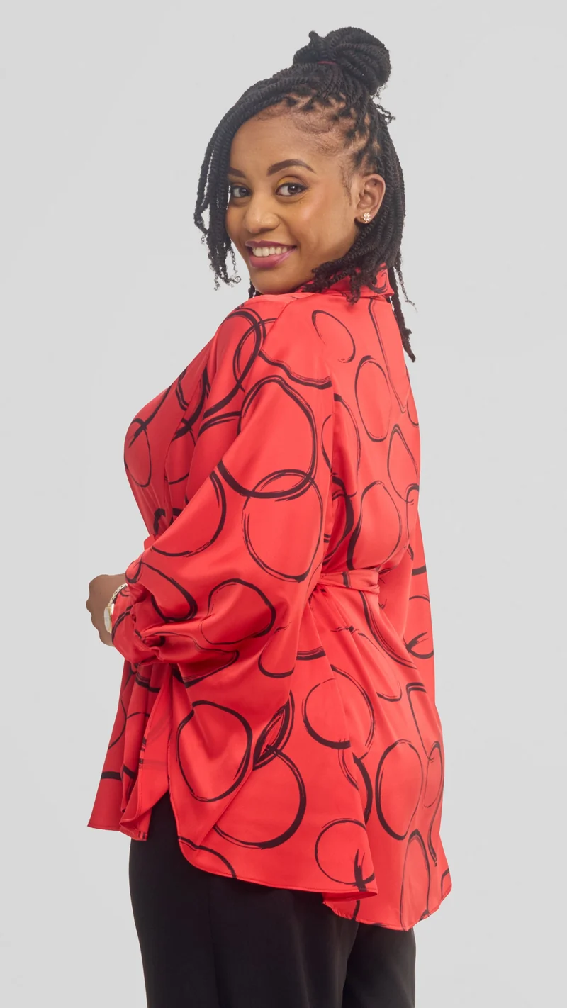 Vivo Loose Shirt in Satin - Red / Black Amani Print
