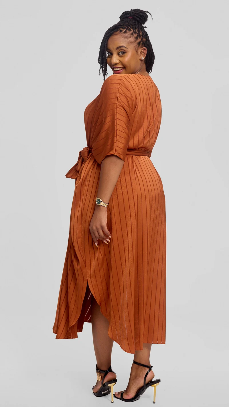 Vivo Scalloped Kimono in Stripped Crepe - Rust