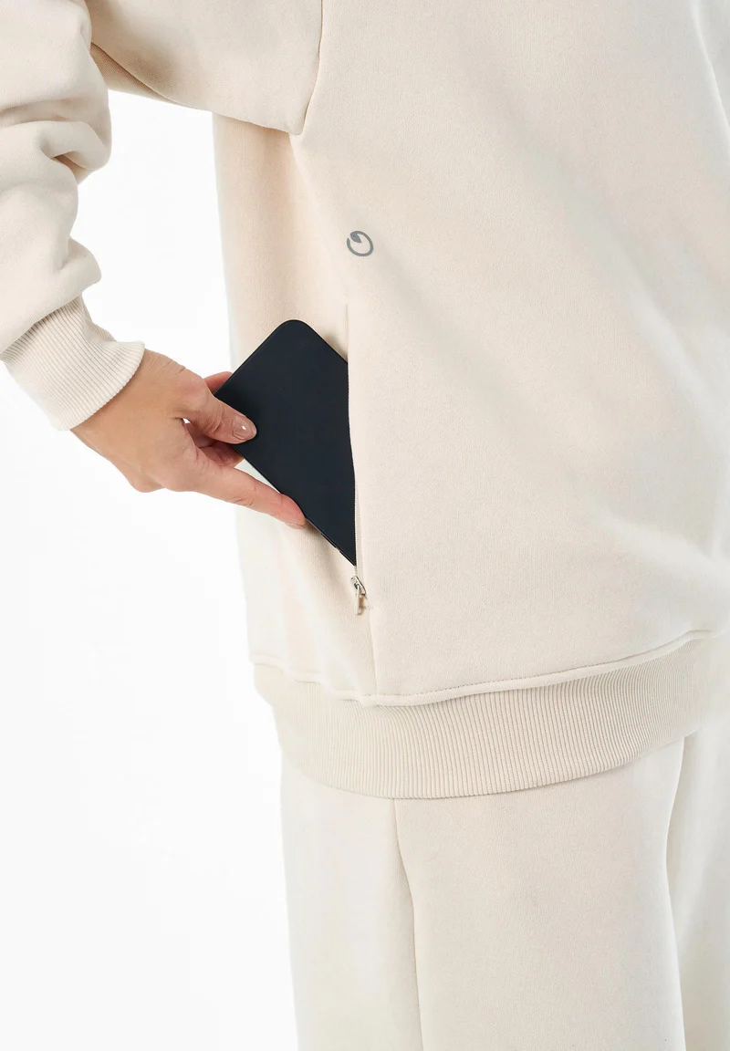 SAYLORR | Essentials Travel Unisex Sweatshirt aus Bio-Baumwolle und recyceltem Polyester
