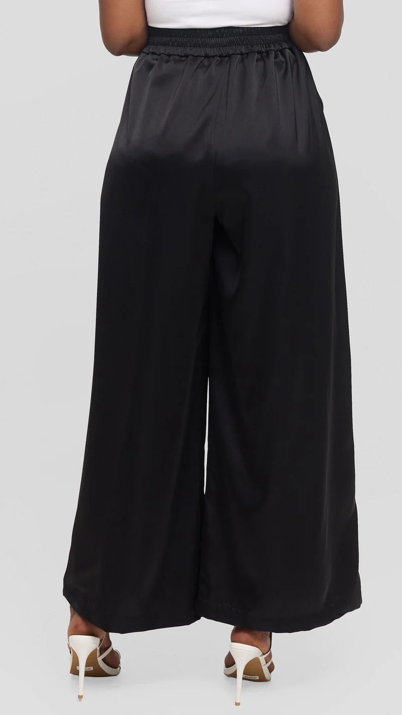 Vivo Gathered Waist Pants in Satin - Black