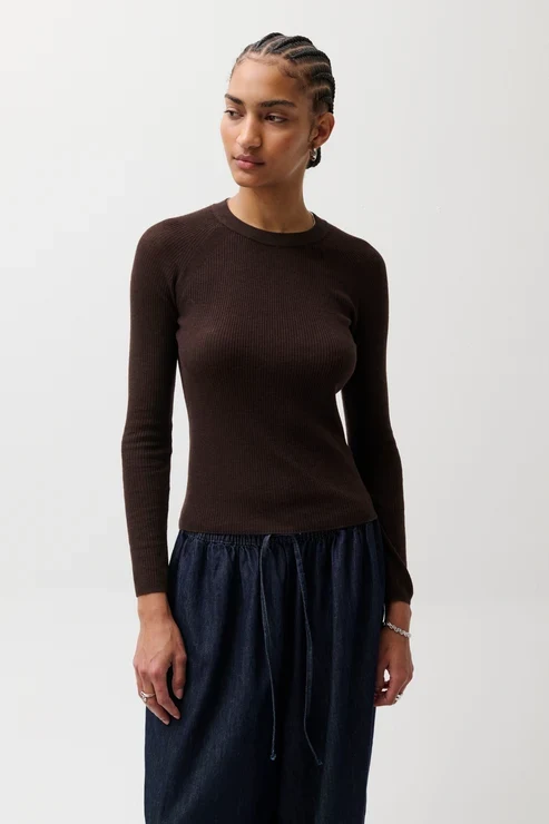 Pull ultraléger ajusté à col rond Juno