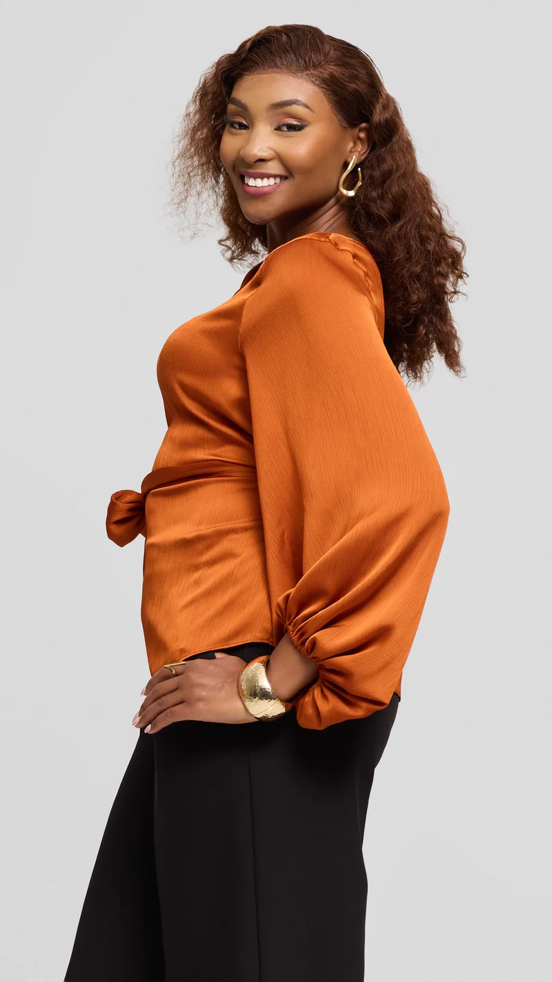 Vivo Izzy Bishop Sleeve Top in Textured Satin - Rust