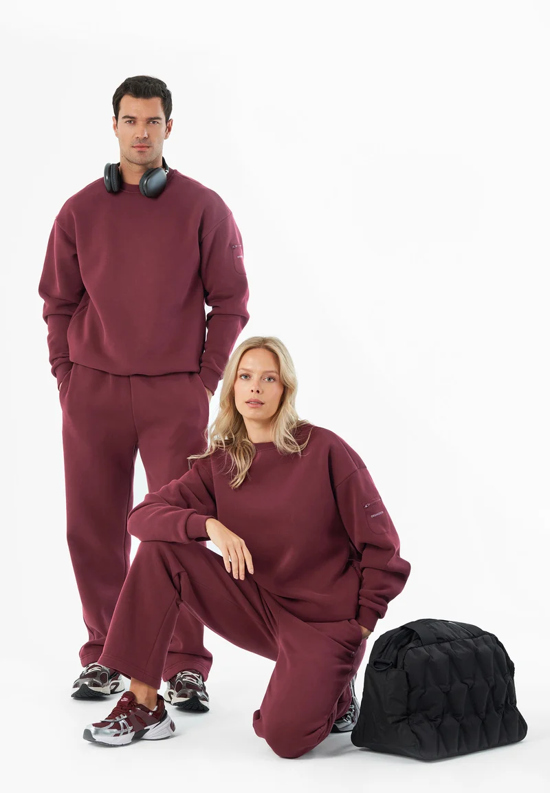 SAYLORR | Essentials Travel Unisex Sweatshirt aus Bio-Baumwolle und recyceltem Polyester