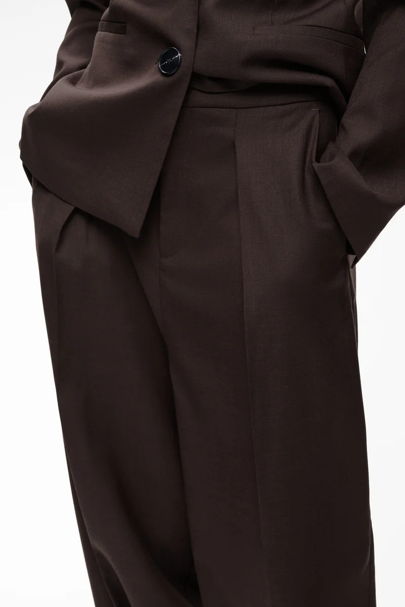 Pantalon Cadie barrel à plis marqués