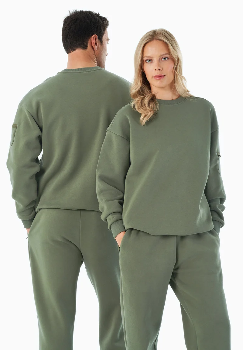 SAYLORR | Essentials Travel Unisex Sweatshirt aus Bio-Baumwolle und recyceltem Polyester