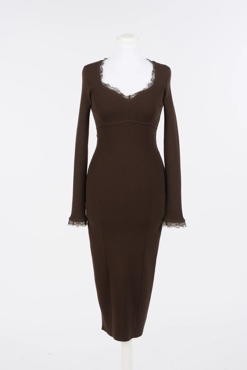 Robe midi côtelée à encolure cœur
